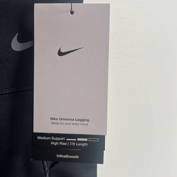 NWT Nike Women’s Universal Legging - Picture 3 of 5